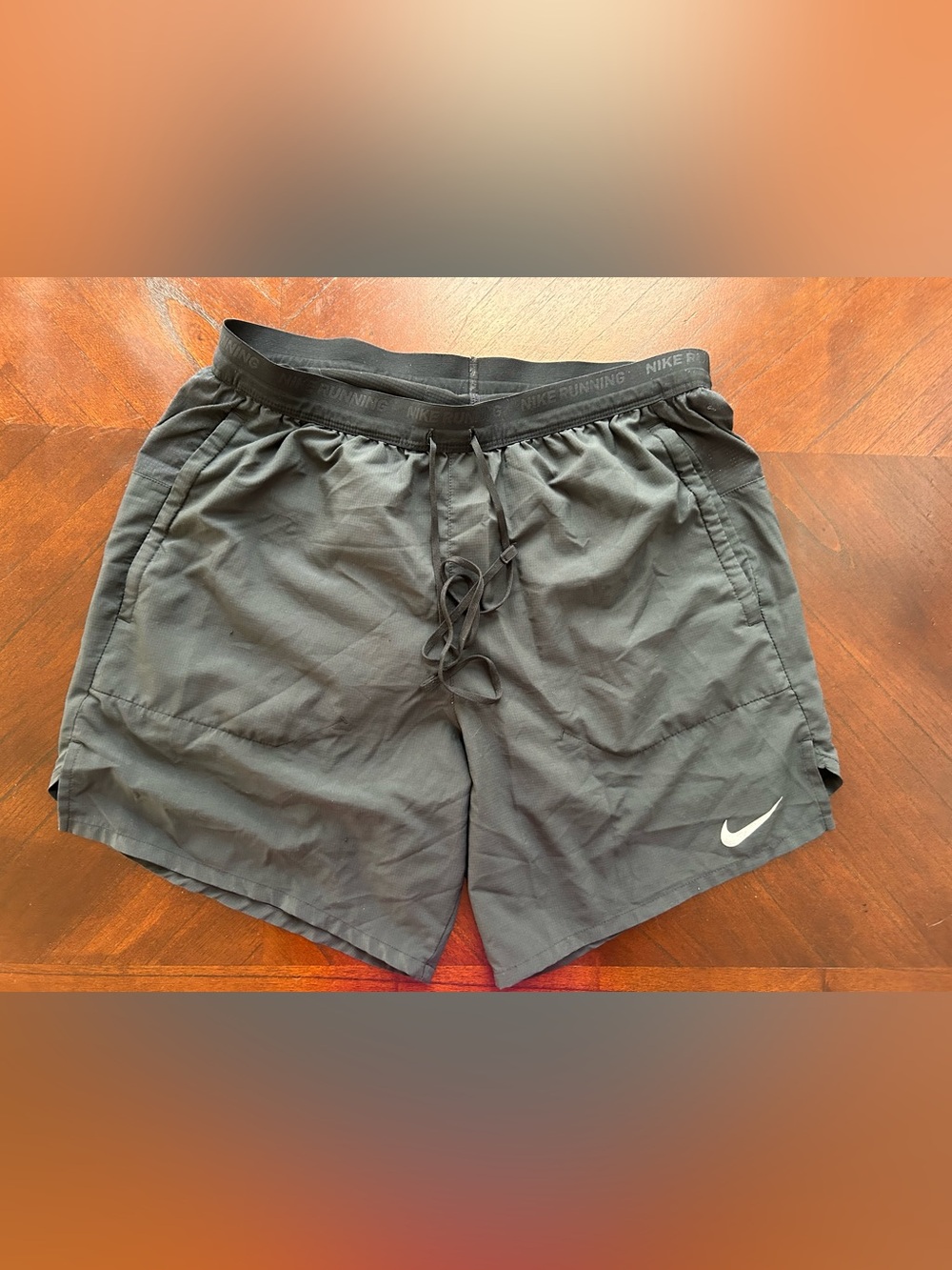 Nike Men's Dark black Athletic Running Shorts with Reflective Swoosh size M - Picture 2 of 8